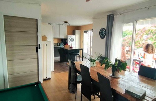 Quartier du Stade House | Family townhouse with garden close to shops and beach.