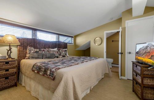 Ellicottville House | Family Townhome Steps to Holiday Valley Scenic Views & Patio