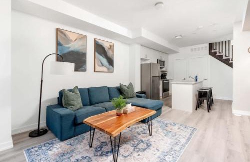 Erin Mills House | Family Townhouse in Erin Mills
