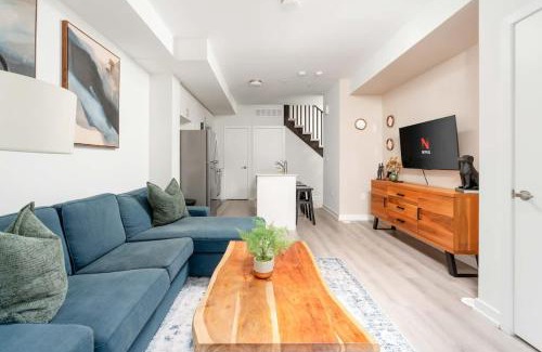 Erin Mills House | Family Townhouse in Erin Mills
