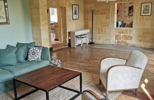 Saint-Germain-Du-Puch House | Family vacation home