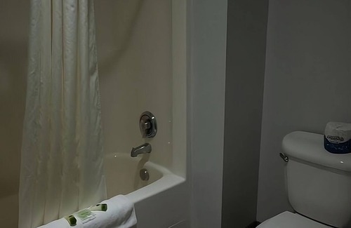 Dillon House | Family Vacation! Breakfast, Free Parking! Near Clark's Lookout State Park