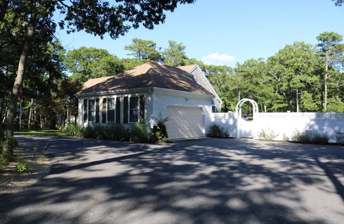 South Orleans House | Family Vacation Dream! Firepit, Outdoor Kitchen & Central AC