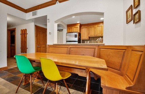 Midway Villa | Family Vacation~Heated In/Out Pool, nearby Skiiing Villa 2041-2