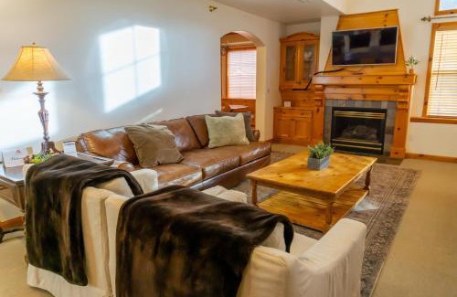 Midway House | Family Vacation-Heated In Out Pool, Tubing & Ice Skating 719 townhouse