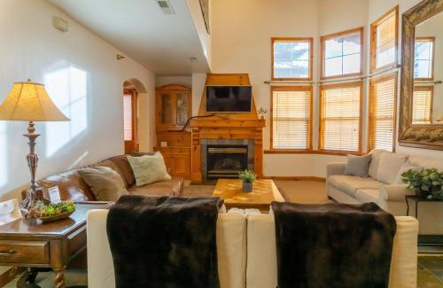 Midway House | Family Vacation-Heated In Out Pool, Tubing & Ice Skating 719 townhouse