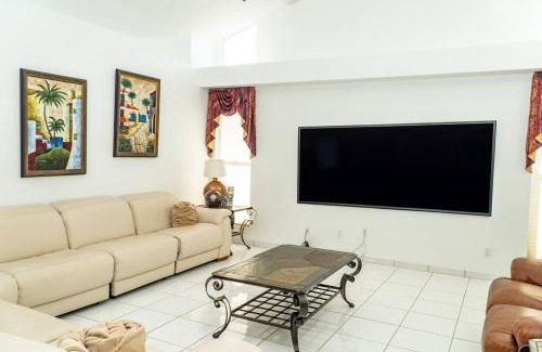 Biggar House | Family Vacation Home in Fort Myers