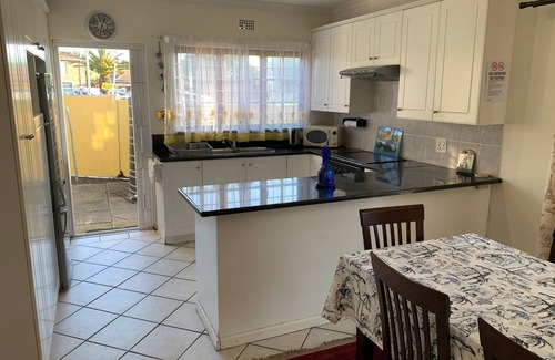 Bloubergstrand House | Family Vacation Home and company employee accommodations in Capetown