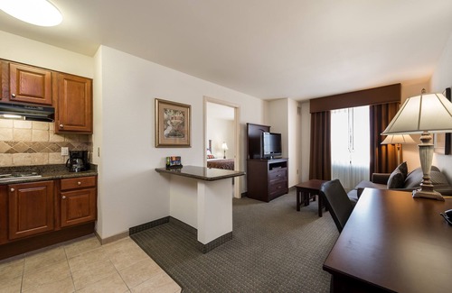 Oak Condo | Family Vacation in the Gulf | Nearby Beach + Amusement Parks + Outdoor Pool
