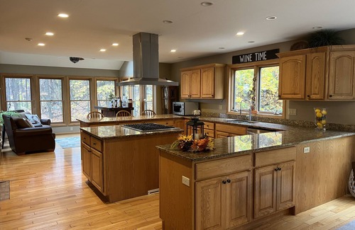 Diamond Point House | FAMILY VACATION-Large & SpaciousHome,LakeViews, Beach,Dock,2 Pools,Playgrounds