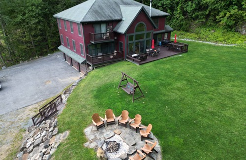 Diamond Point House | FAMILY VACATION-Large & SpaciousHome,LakeViews, Beach,Dock,2 Pools,Playgrounds