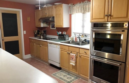 Wall House | Family vacation spot! 4 BR home, 1 block to beach w/2 car parking in driveway
