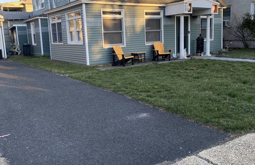 Wall House | Family vacation spot! 4 BR home, 1 block to beach w/2 car parking in driveway