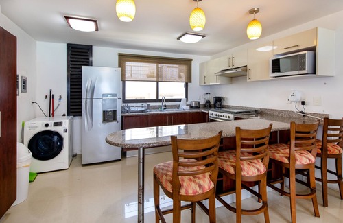 Zona Hotelera Condo | Family vacations apartment ocean view