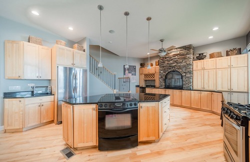 Mount Mourne House | Family Vacations, Reunions, Anniversaries, Holidays, Graduations, Lakefront