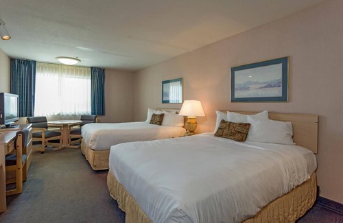 Warrenton Hotel | Family Vacay! Comfy Unit, Pool, Sauna and Gym