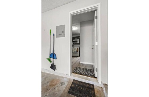 Lithonia House | Family Veranda Suite +Affordable