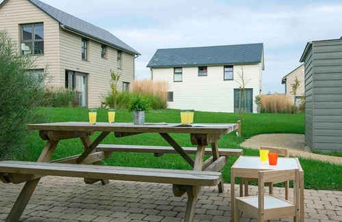 Froidchapelle Villa | Family Villa by the Lake