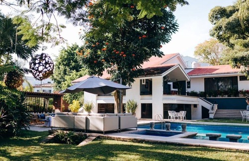 Cuernavaca House | Family Villa, Bar, Jacuzzi and Pool