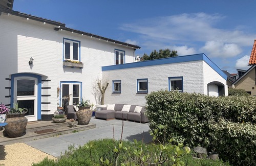 Municipality of Zandvoort Villa | Family villa behind the Beach. For 3 couples over 30 years old.
