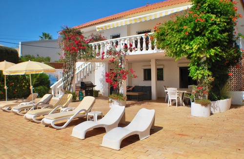 Cerro do Mocho Villa | Family villa in Almancil, Algarve with private swimming pool and tennis court