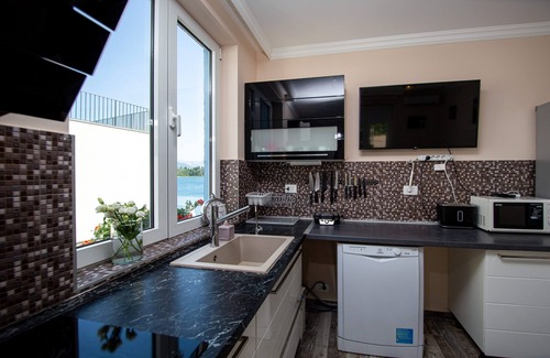Tivat Villa | Family villa is located right on the Adriatic Sea of the Tivat Bay