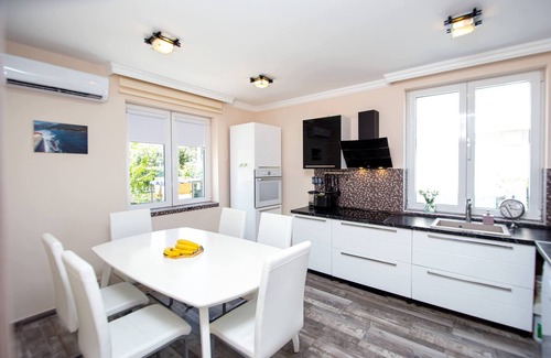 Tivat Villa | Family villa is located right on the Adriatic Sea of the Tivat Bay
