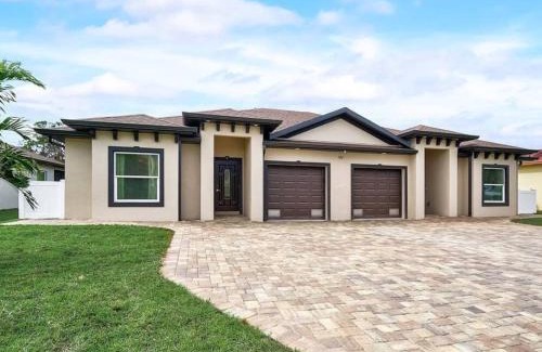 Oakland Hills House | Family Villa King Bed, 3 bedrooms 2baths, 7 guests, Close to Beaches, Golfing, Fishing