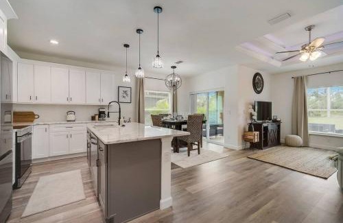 Oakland Hills House | Family Villa King Bed, 3 bedrooms 2baths, 7 guests, Close to Beaches, Golfing, Fishing