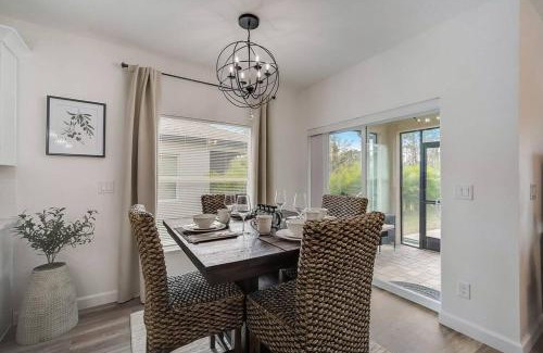 Oakland Hills House | Family Villa King Bed, 3 bedrooms 2baths, 7 guests, Close to Beaches, Golfing, Fishing