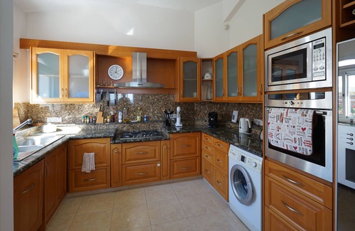 Pissouri Villa | Family Villa with Sea Views & 5×10m Kid-Friendly Pool Heated by Solar Cover