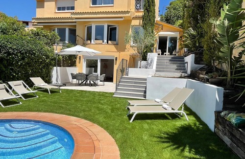 Vallpineda Villa | Family Villa With Swimming Pool For Up To 4 People (2 Children Minimum)