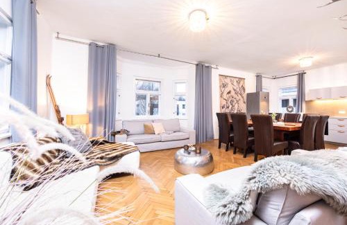 Nonntal Villa | Family Wellhouse Green Garden Salzburg, up to 16 pax, BBQ, sunbeds, bikes