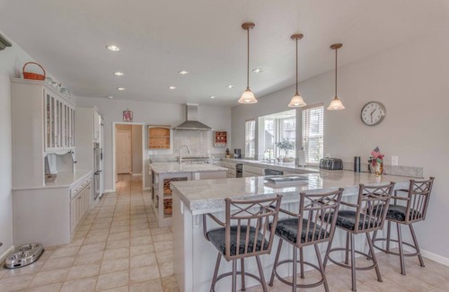 Shenandoah Valley House | Family Winery Estate · Pet-Friendly Home with Vineyard Views