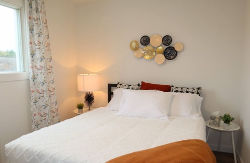 Coniston House | FamilyFriendly Modern Cottage by Moonlight Beach