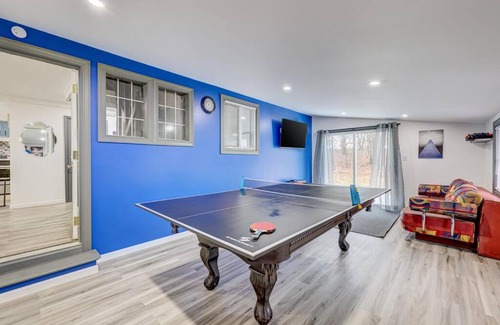 Bushkill House | FamilyHouse w Sauna HorsebackRiding PoolTable