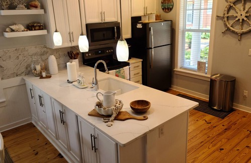 Laurel Grove House | FAMILYPERFECT! 3BR/3BA Beach Cottage Sleeps 8, Golf Cart, Pool, Beach, Golf!