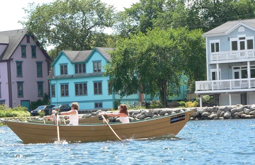 Mahone Bay House | FAMOUS HARBOR VIEW, PRIVATE WHARF, SUNSETS, BOATS, BIKES, WALK TO TOWN!