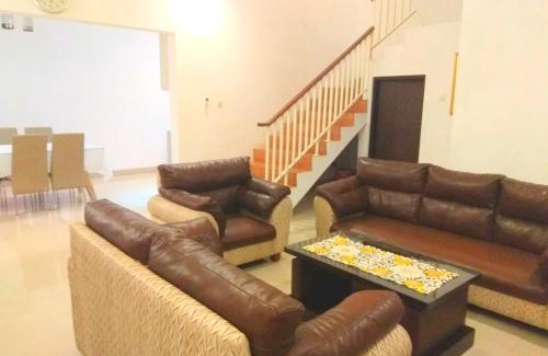 Baturetno House | Fams Homestay by FH Stay