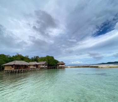 Pianemo Islands House | Famwall Homestay Raja Ampat