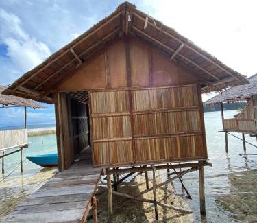 Pianemo Islands House | Famwall Homestay Raja Ampat