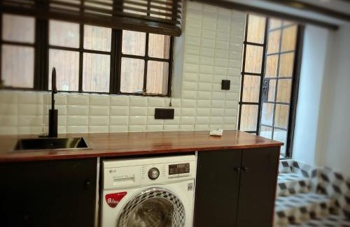 Huaihai Road Commercial Area Apartment | Fan Hua Flower