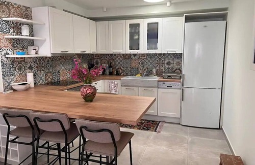 Pythagorion House | Fancy 4-bedroom family summer house in Pythagoreio.