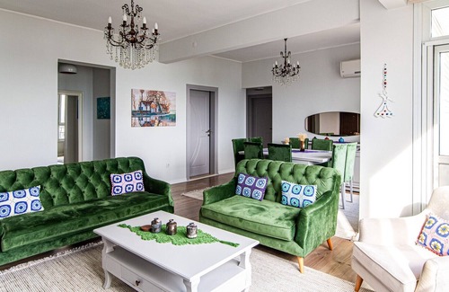 Sariyer Apartment | Fancy Apartment with Balcony and View in Sariyer