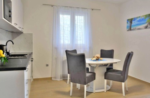 Brna Apartment | Fancy Apartments Dream - Modern One Bedroom Apartment with Balcony and Sea View (3)