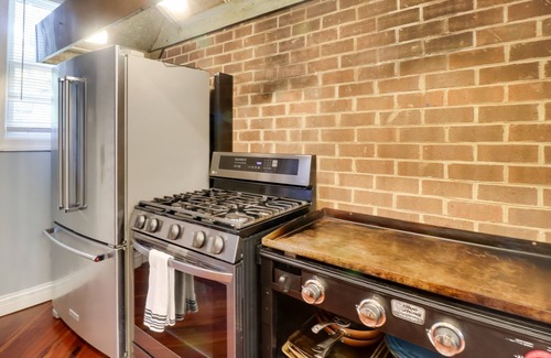 Spottswood House | Fancy Hill Estate w/ Hot Tubs & Waterfront View!