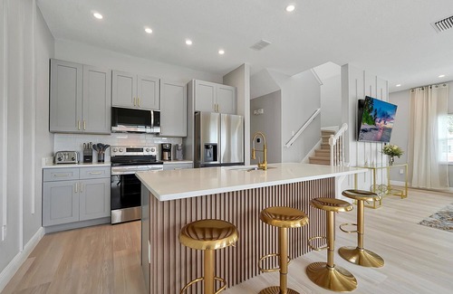 Kissimmee House | Fancy Lakefront 4BR Near Disney w/themed bedrooms