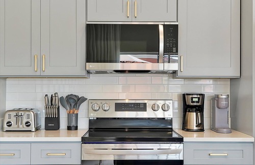 Kissimmee House | Fancy Lakefront 4BR Near Disney w/themed bedrooms