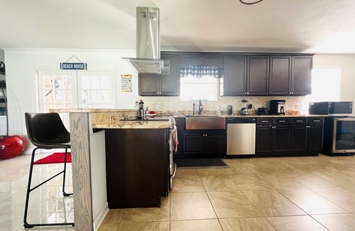 Isle of Palms House | Fancy private pool home in Jax beach