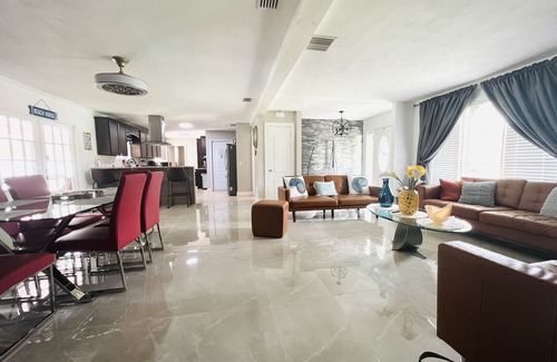 Isle of Palms House | Fancy private pool home in Jax beach